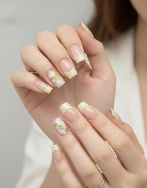 Press on Nails with Green Flower Printed | Wonderful Nail Collection | 24 Reusable Nails