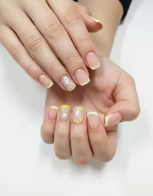 Press on Nails with Yellow Print | One Minute Nail Tip | 24 Reusable Nails