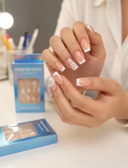 Ivory Blossom Luxe Nails | Pearl Bloom French Press-On Nails (24 pcs)